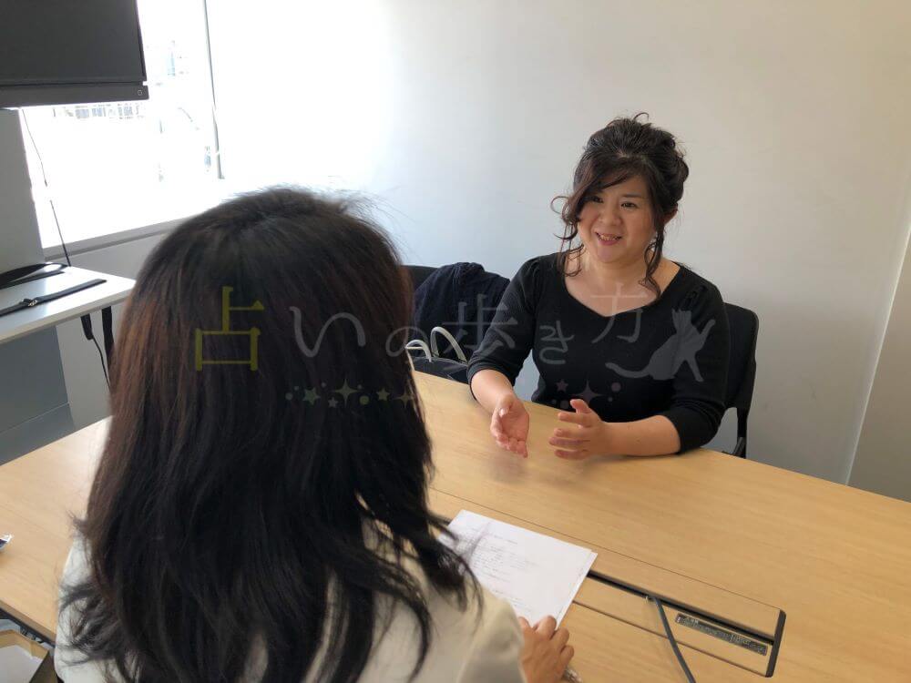 電話占いカリス　由李(ゆり)先生　インタビュー