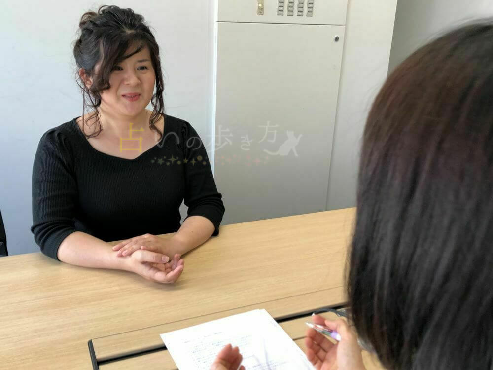 電話占いカリスの由李(ゆり)先生