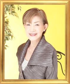 東京都内の人気の占いカフェ　占いカフェ漆の杏結未(あゆみ)先生の画像