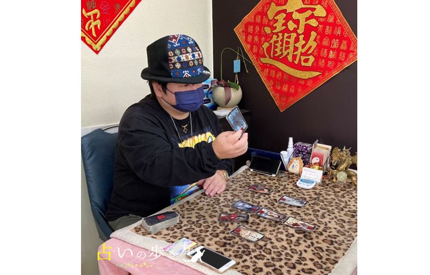 横浜中華街の人気占い師　占い師シュウ先生　画像